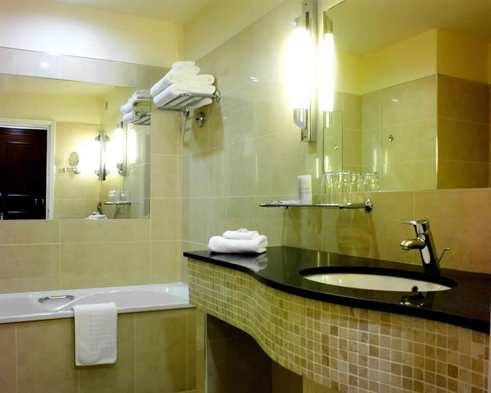Slieve Russell Hotel Балликоннелл Экстерьер фото